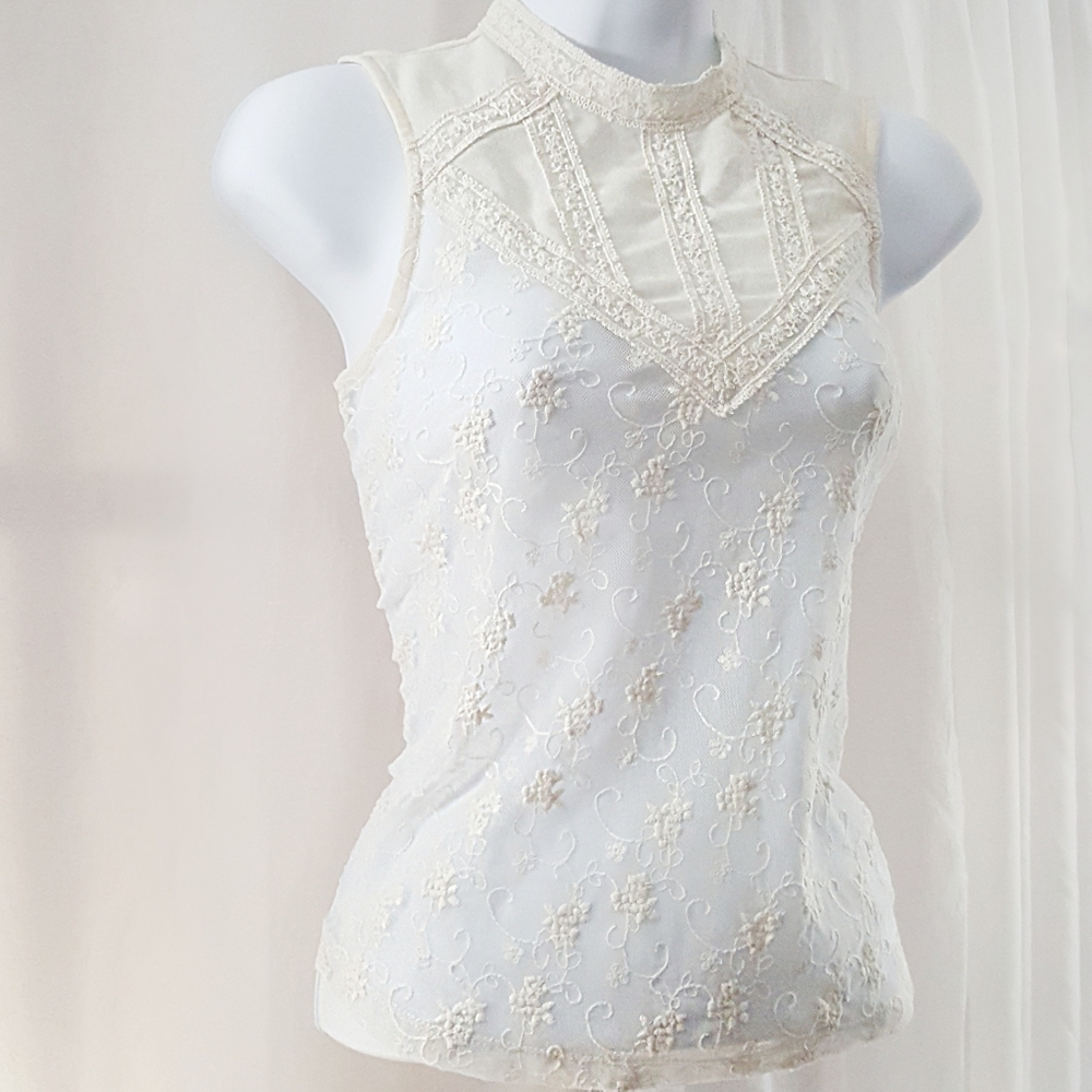 FOREVER 21 Light Sheer Lace Mesh Sleeveless Blouse